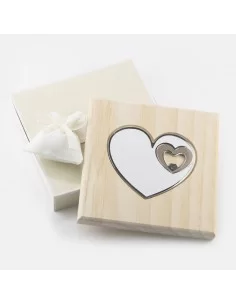 sottopentola in legno con apribottiglie cuore bianco e beige - Bomboniere Shop Store